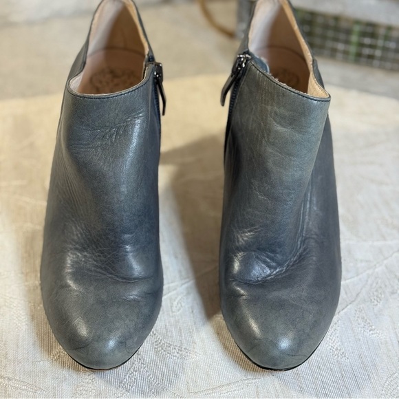 Gray Vince Camuto VC-Vibe Heeled Ankle Bootie. Inside zip. Size 5 Women’s - Picture 11 of 11